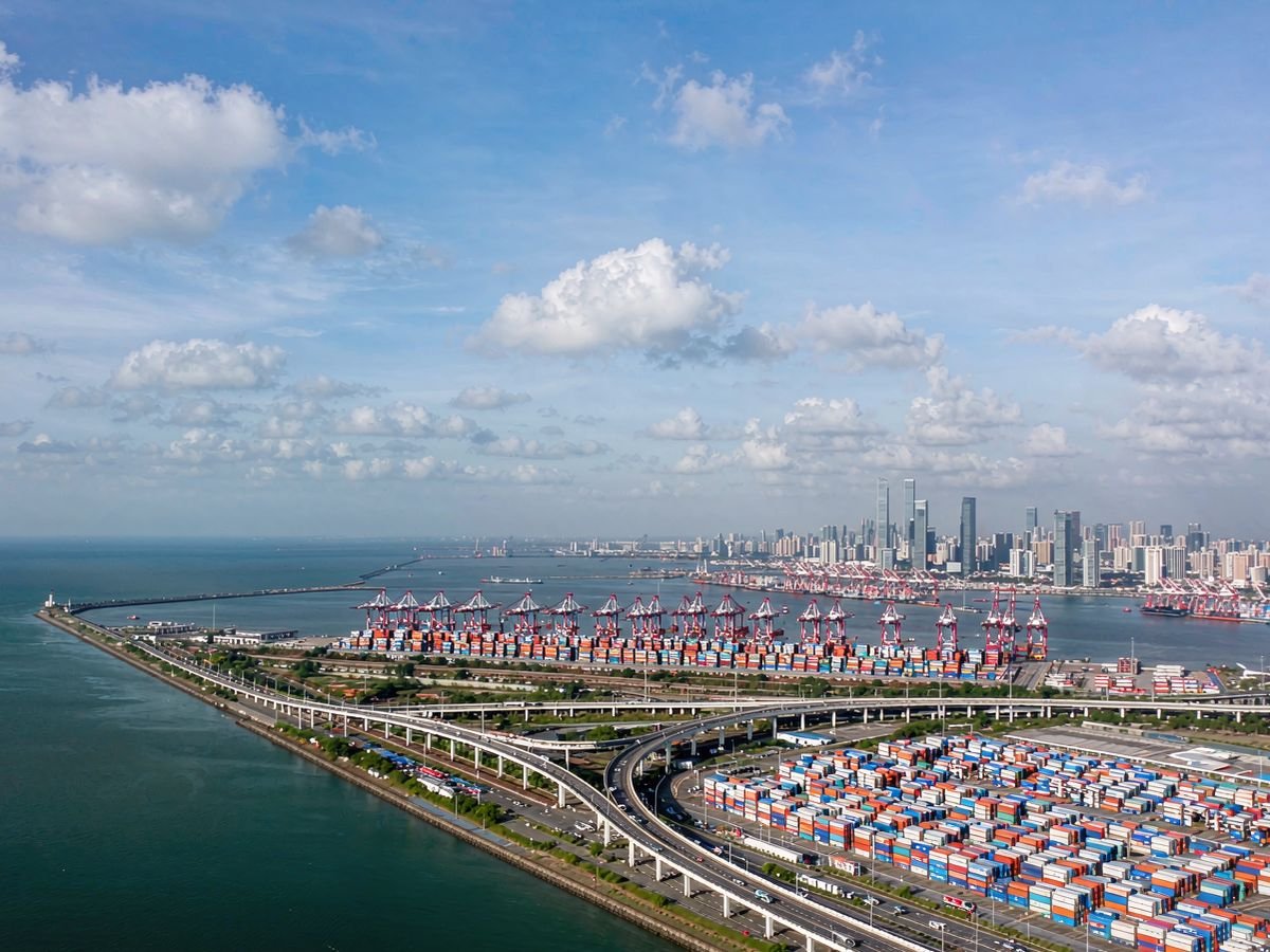 Philippines solar import business at the Manila container port terminal