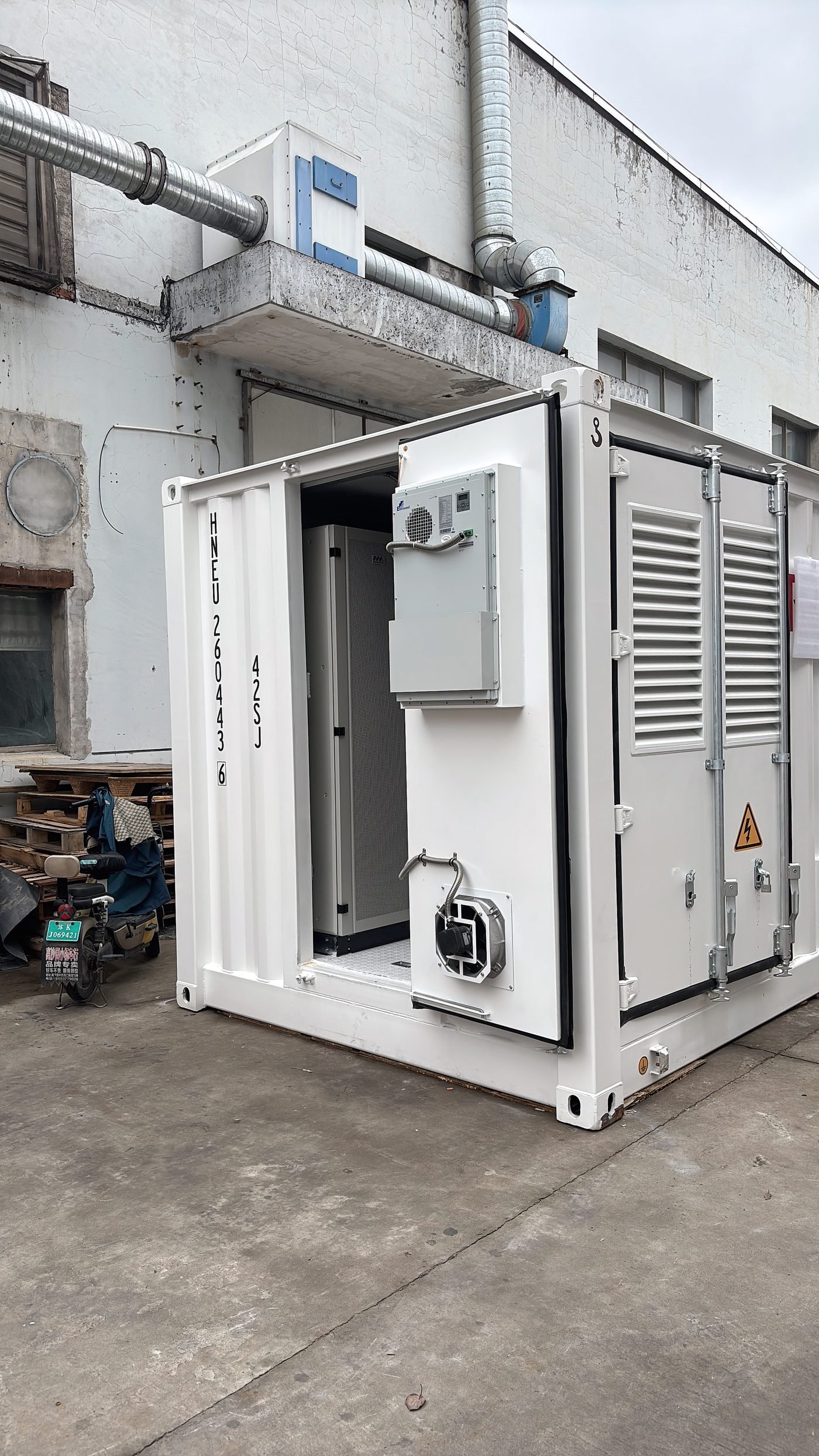 Side view of a containerised unit in the 6MW solar storage system